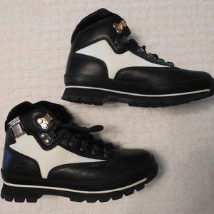 Ladies Timberland boots, size 8 m.